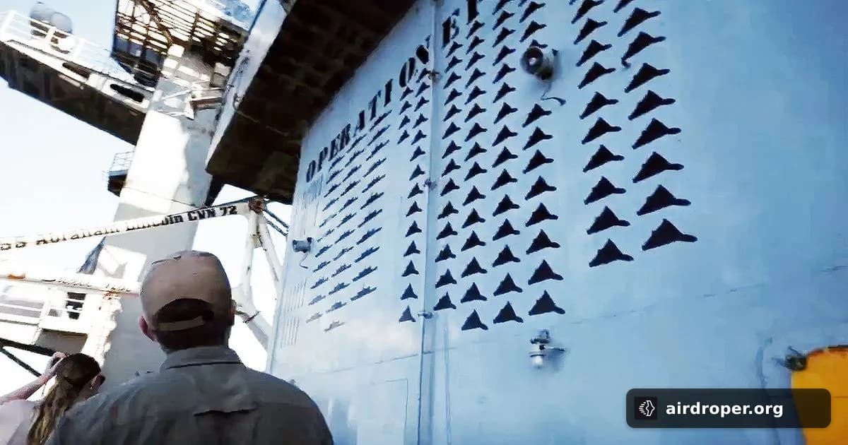 USS Abraham Lincoln wraca z oznaczeniami trafień na swojej nadbudówce wyspowej