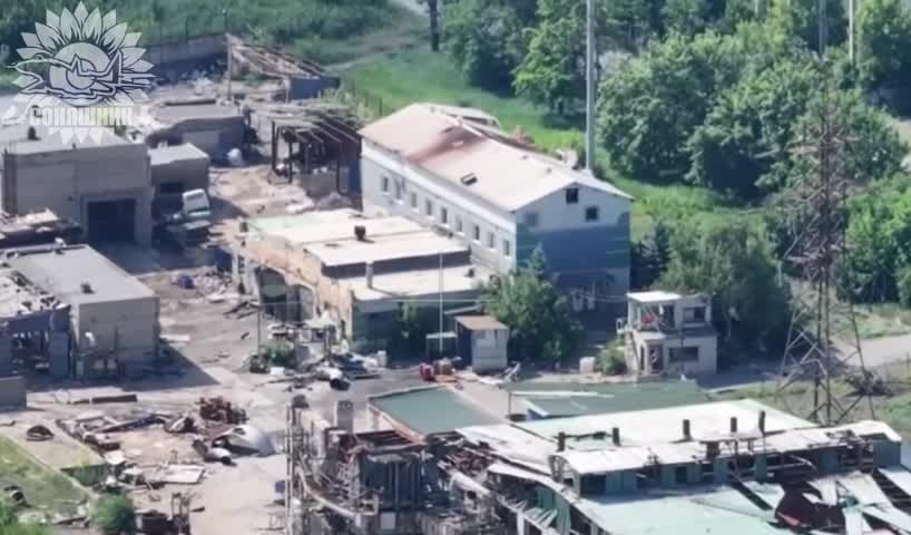 Ukrainian aircraft carried out a spectacular strike using GBU-62 bombs against a new Russian UAV workshop.