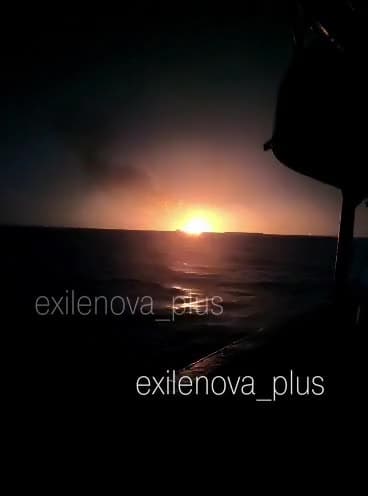 🔥**Video of burning Russian tankers after being struck by Ukrainian drones.**