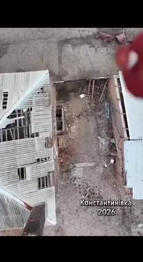 **Kostiantynivka, one of the hottest sectors on the front line. Ukrainian defenders drop sausage from a drone...