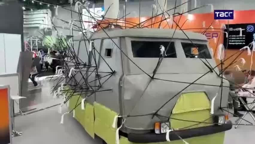 На выставке Drone Expo 2026 в Казани показали УАЗ с композитной броней и противодроновой защитой. Выступающие...