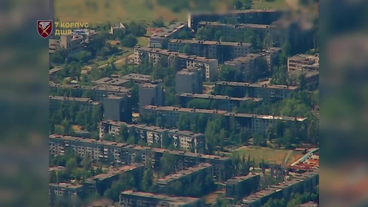 Український [авіаудар](https://t.me/corps7DSHV/1592) склав 9-поверхівку з руснявими операторами «Рубікон» у П...